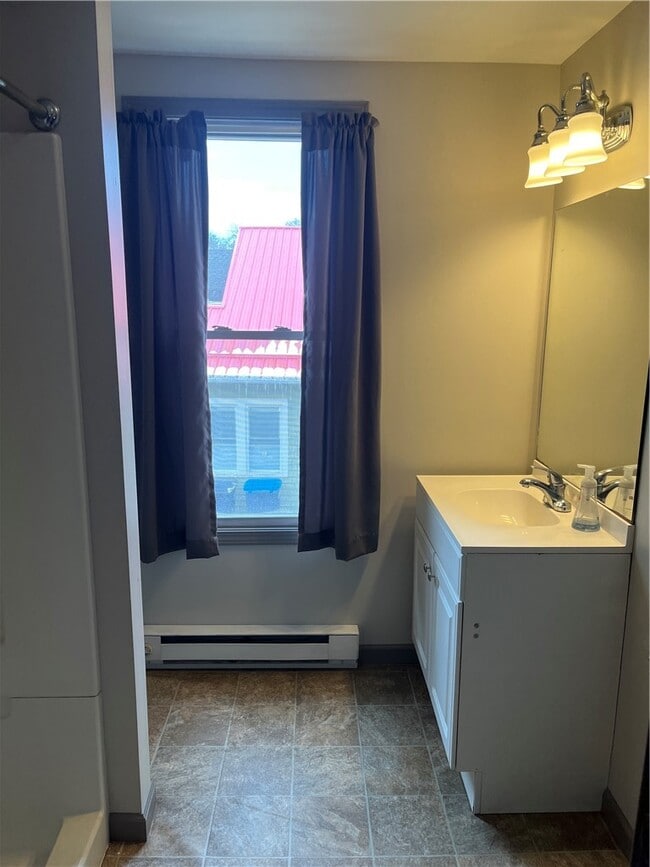 Building Photo - 119 Sayre St