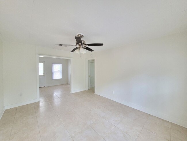 Building Photo - 369 Lincoln Ave