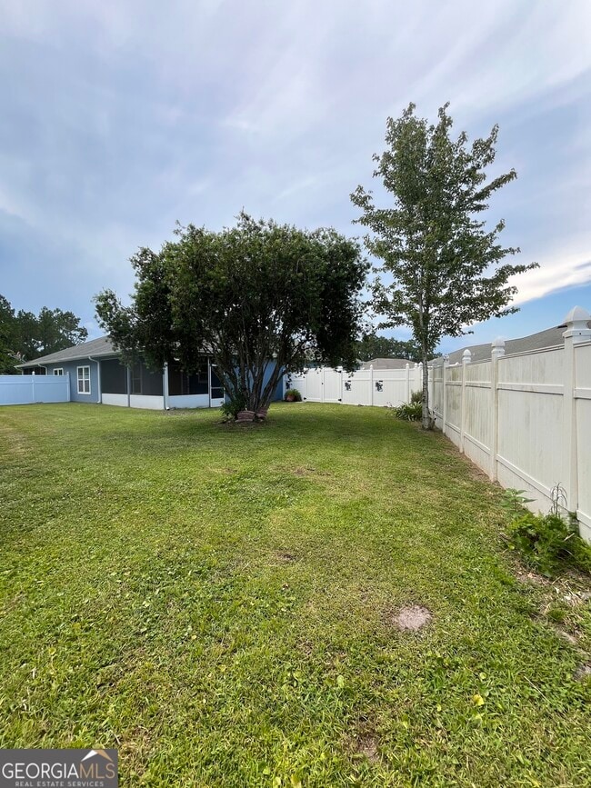 Building Photo - 206 Royal Palms Ave
