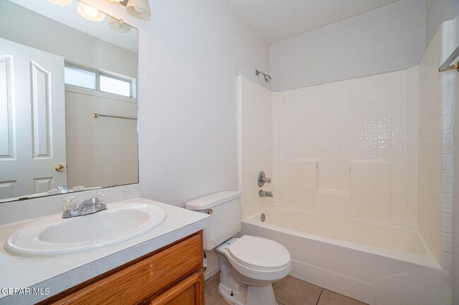 Building Photo - 2352 Tierra Blanda Dr