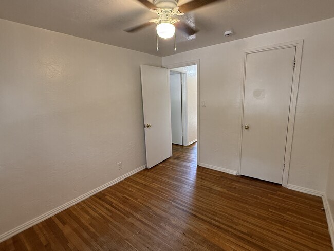 Building Photo - 3213 San Pedro Dr NE