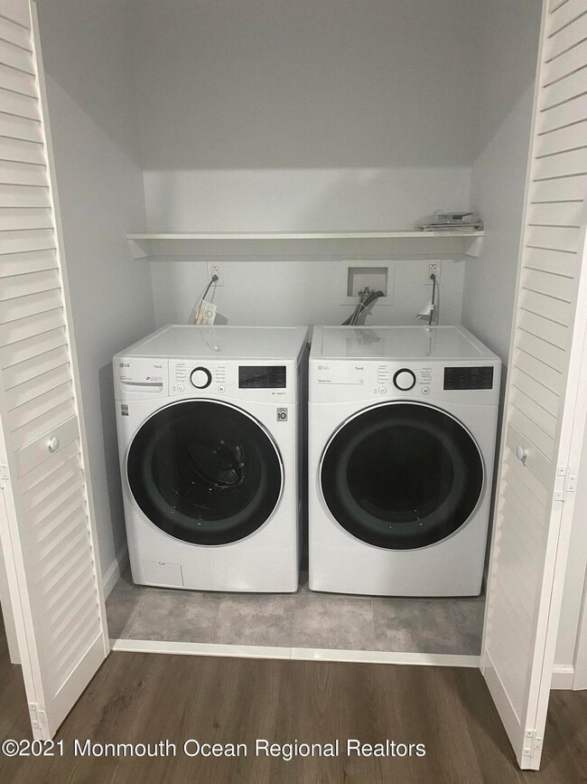 Building Photo - 8 Ravine Dr