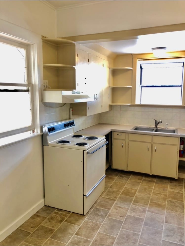 Spacious kitchen - 601 J Street