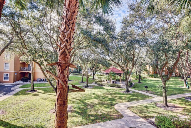 Building Photo - 5024 Lantana Rd