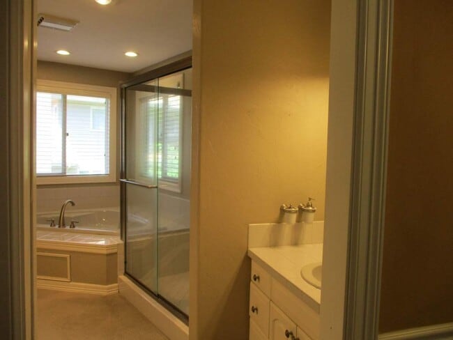 Building Photo - Beautiful 3 Bedroom Home in Gig Harbor