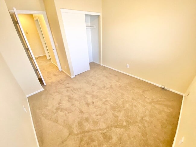 Building Photo - STUNNING 3 BEDROOM 2.5 BATH HOME LOCATED I...