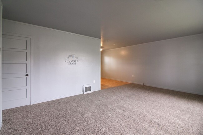 Building Photo - RENT SPECIAL: 2 Bed/1 Bath Duplex in Central Richland