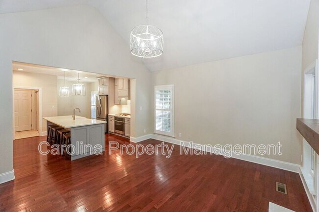 Building Photo - 181 Streamside Pl