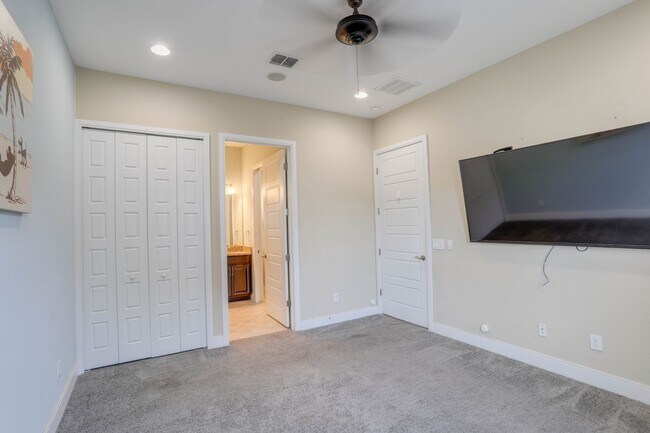 Building Photo - 510 Captiva Dr