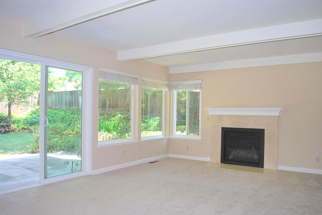 Building Photo - Beautiful Vista San Ramon Home! Huge Yard ...