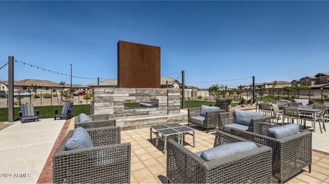 Building Photo - 4017 E Amoroso Dr