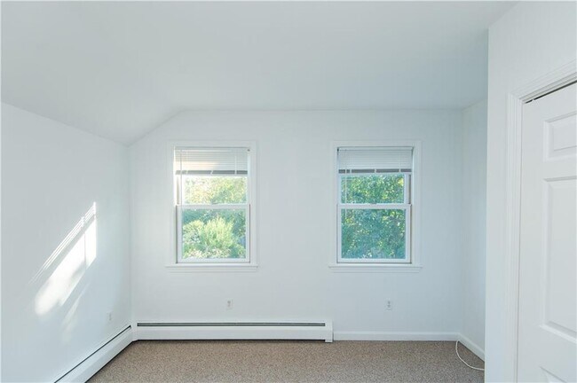 Building Photo - 27 Fenner Ave