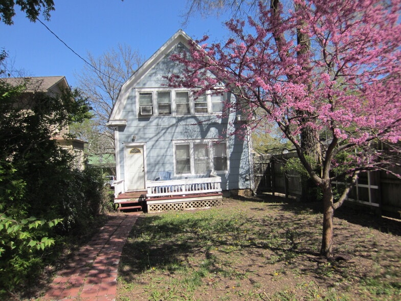 Building Photo - 1339 Vermont St