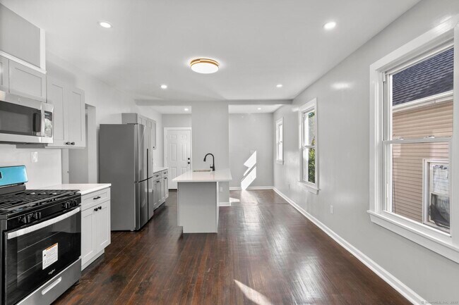 Building Photo - 228 Cooke St