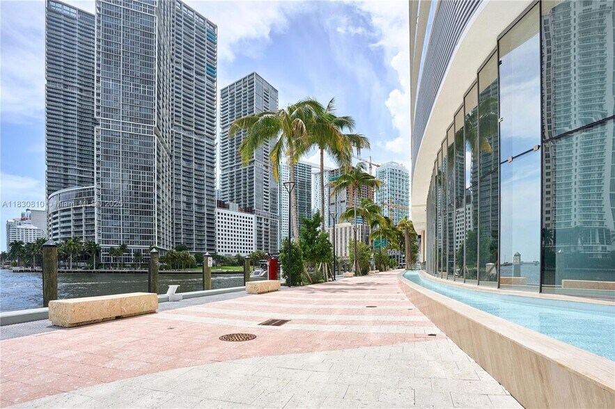 Building Photo - 300 Biscayne Boulevard Way