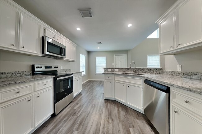 Building Photo - 26880 Armor Oaks Dr