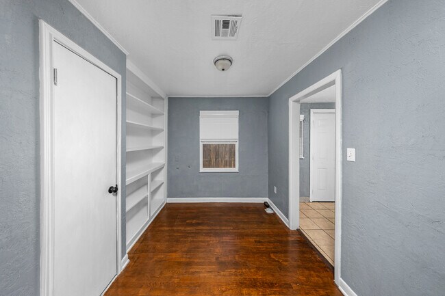 Building Photo - 2035 NW 24th St