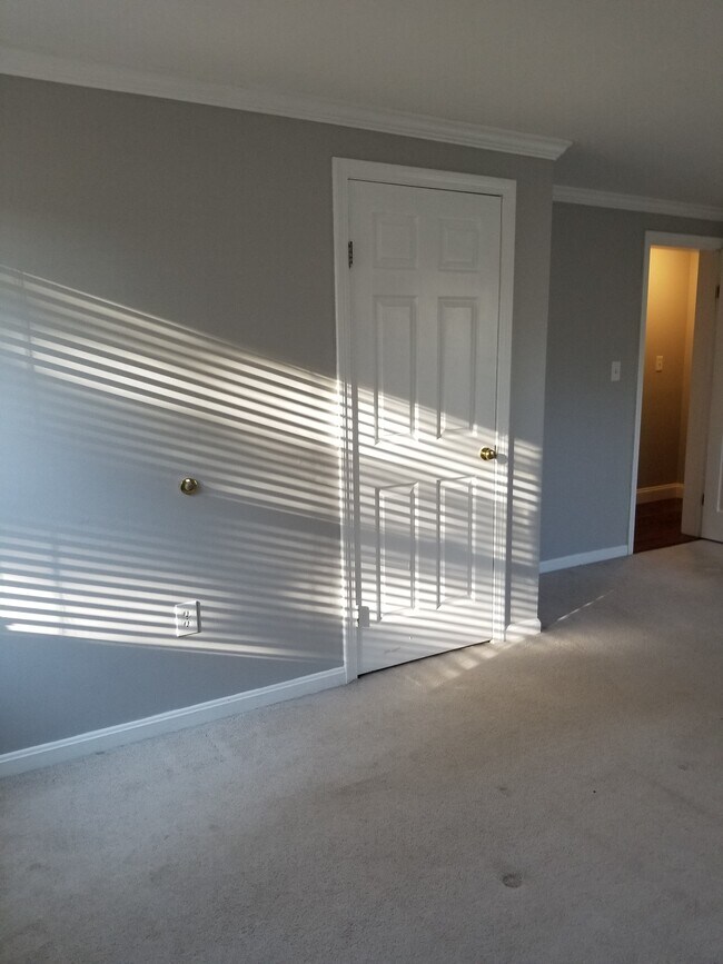 Building Photo - 370 High St