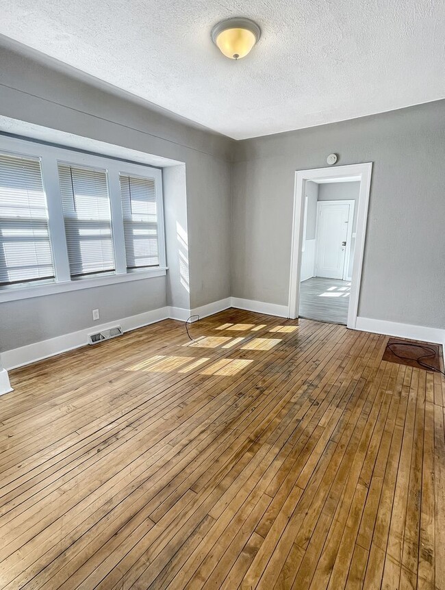 Building Photo - 415 Harlan Ave NE