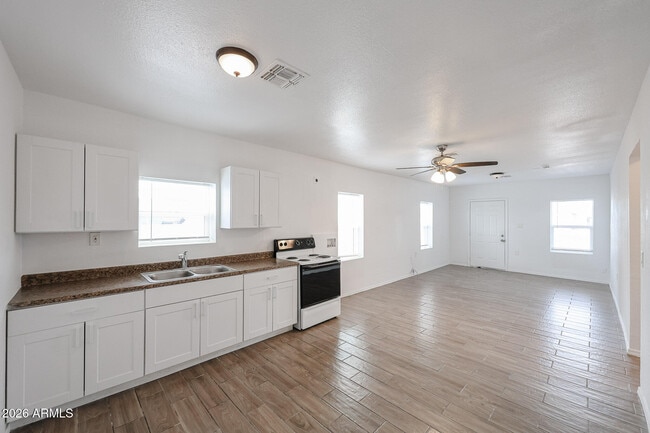 Building Photo - 1215 W Pima St