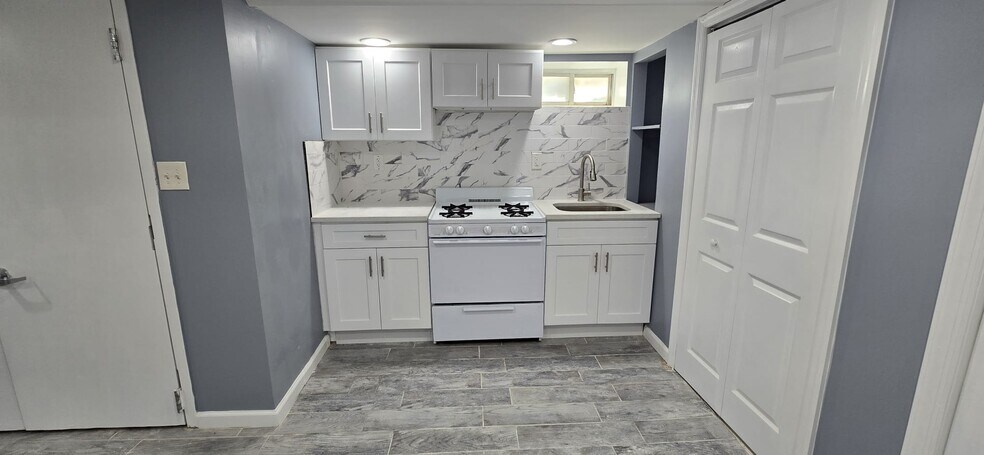 Full Kitchen - 13177 228th St