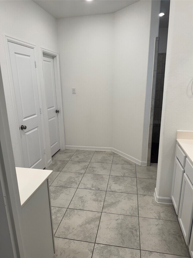 Building Photo - 2911 Cooper Hawk Ln