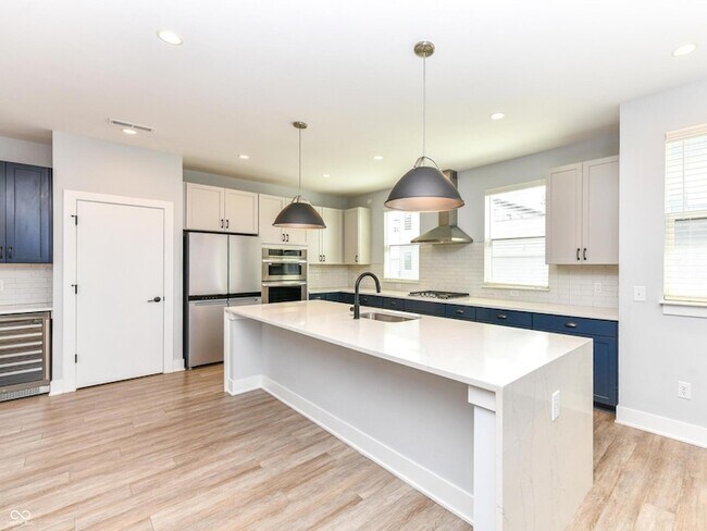 Building Photo - 1704 Rosette Wy