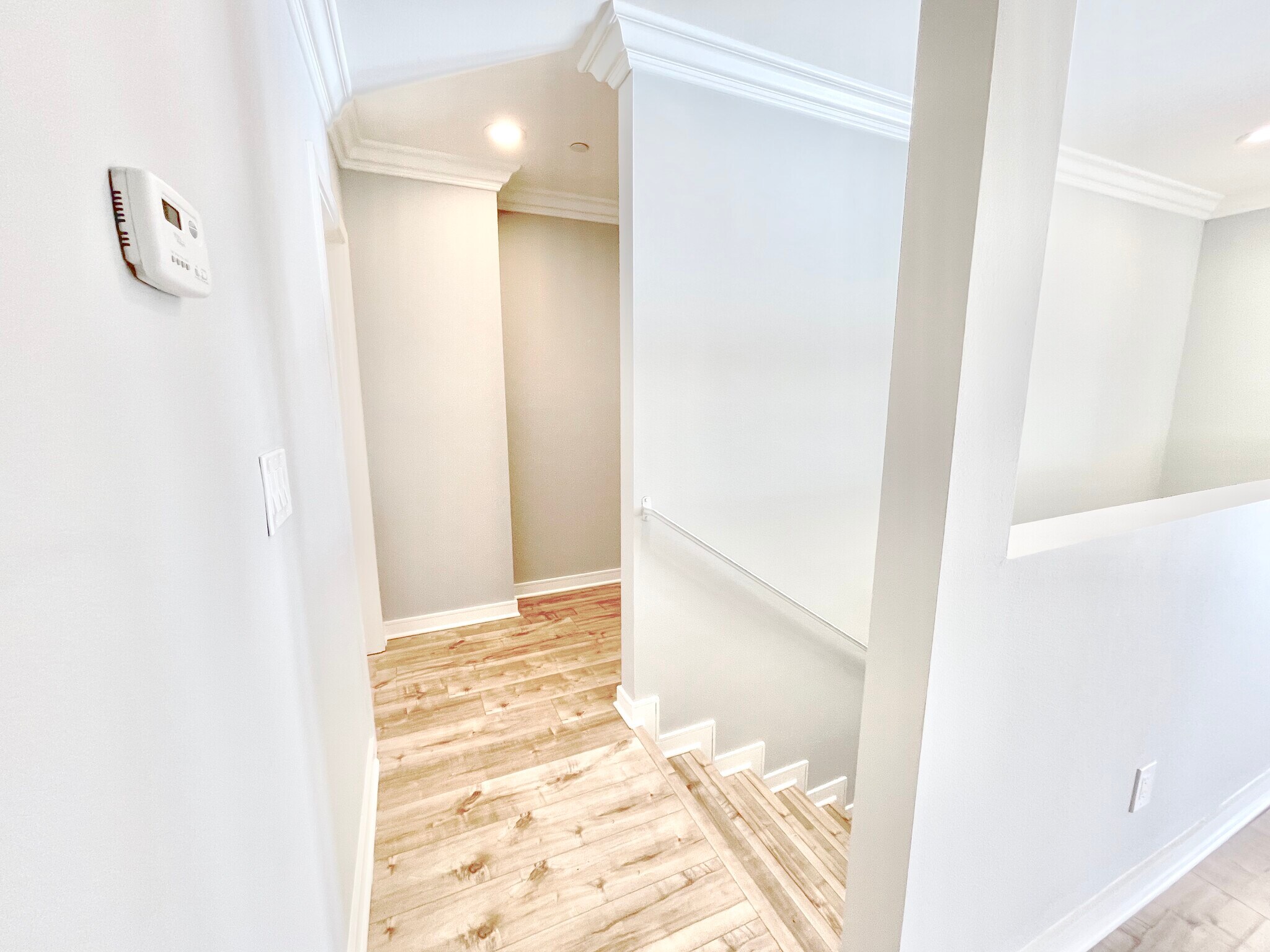 Building Photo - 4463 1/2 Rosewood Ave