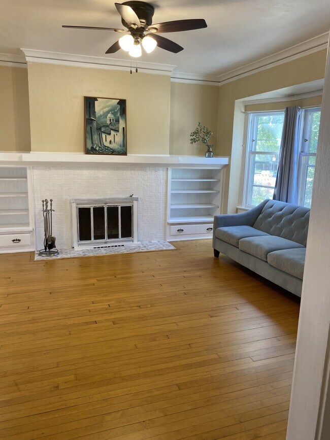 Building Photo - 3406 N Downer Ave