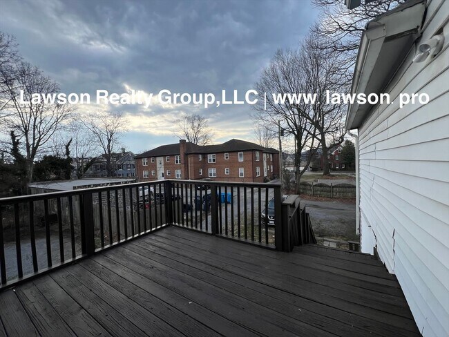 Building Photo - 360 Mountain Ave SW