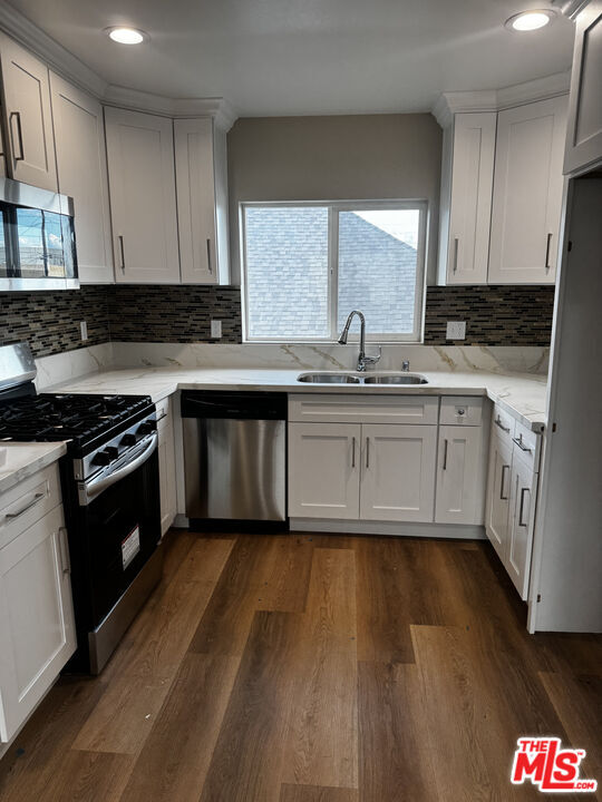 Building Photo - 731 E 33rd St