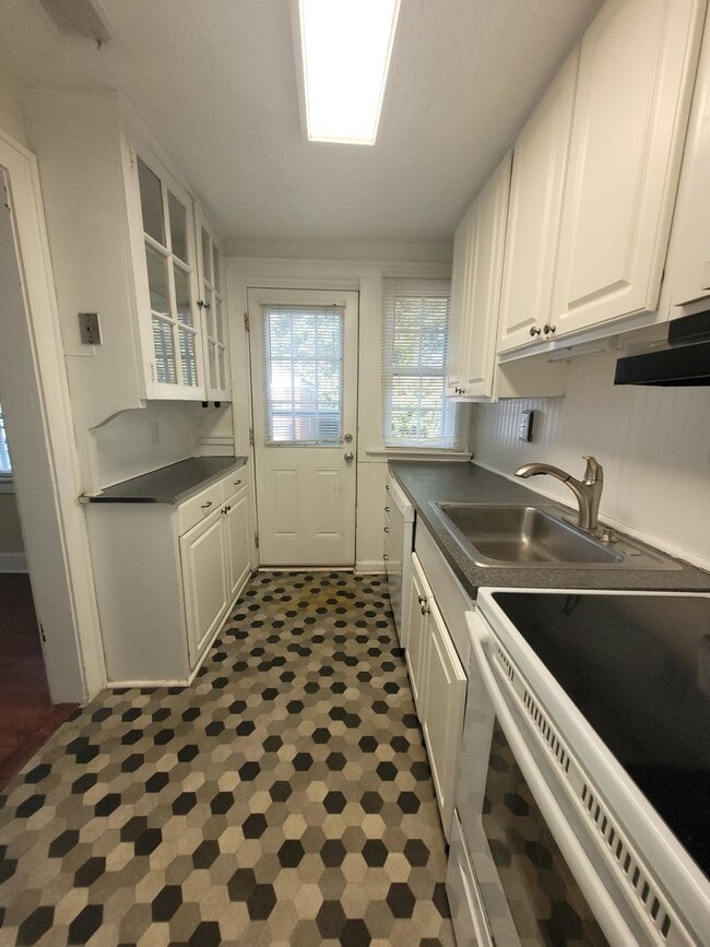 Building Photo - Monterey1408