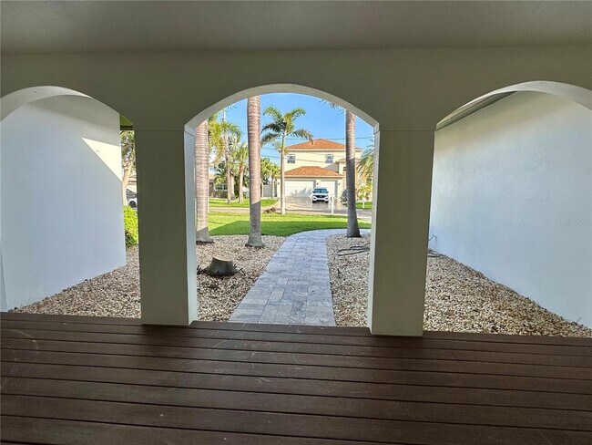 Building Photo - 320 Palm Island NE