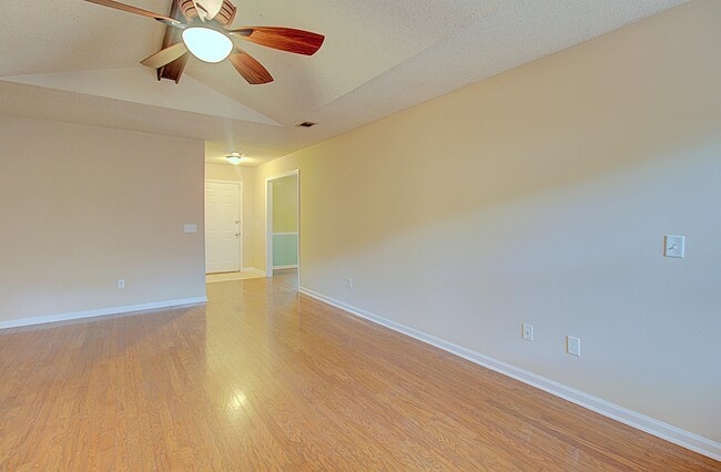 Building Photo - 948 Wedgewood Way