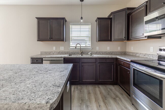 Building Photo - 300 Waylon Wy