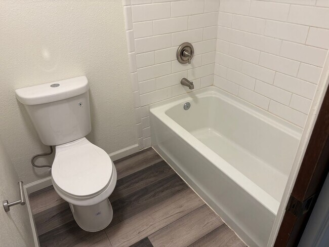 Building Photo - Recently remodeled Condo close to College