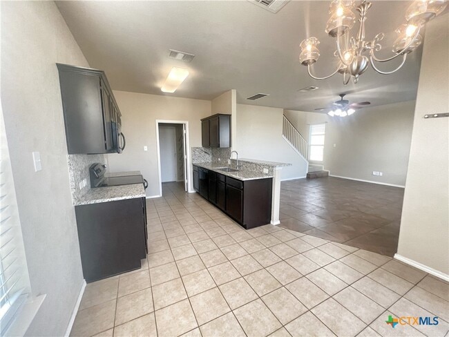 Building Photo - 525 Tom Kemp Dr