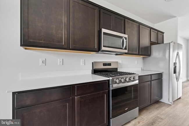 Building Photo - 5225 Manor Park Dr
