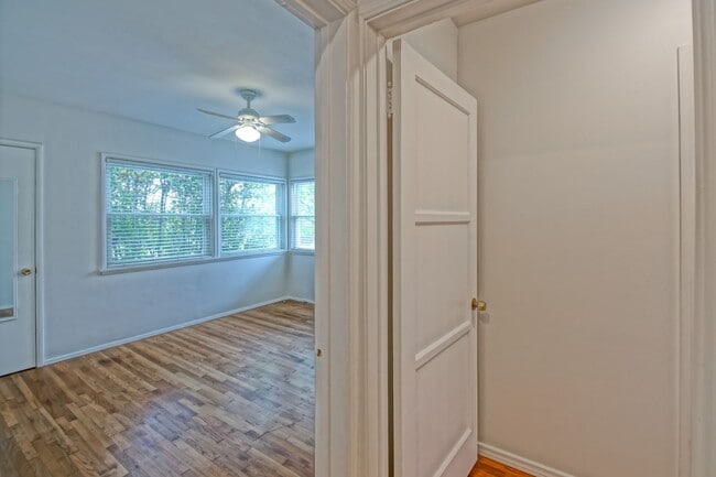 Building Photo - Bright & Charming, Single Story 3BR2BA Home w/ Large Front Yard, Huge Fenced Rear Yard w/ Large D...