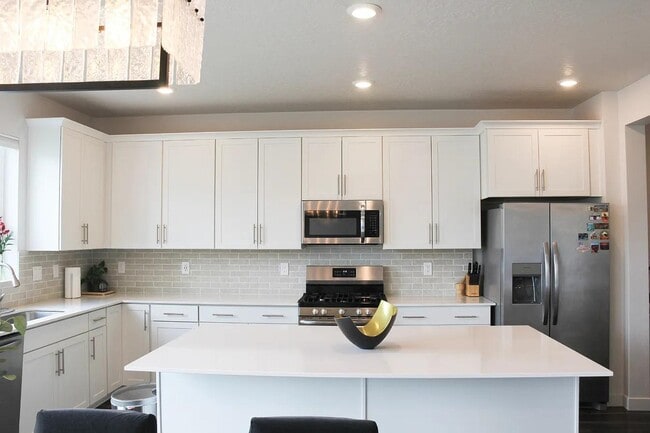 Building Photo - 364 W Snowberry Dr