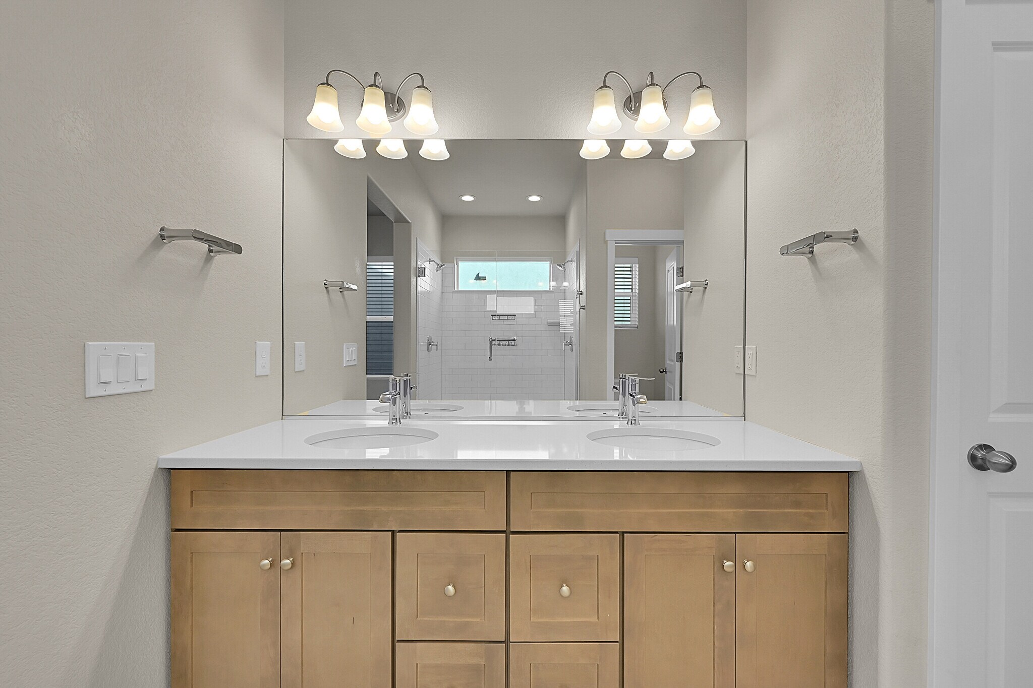 Building Photo - 16556 Hallmark Trl