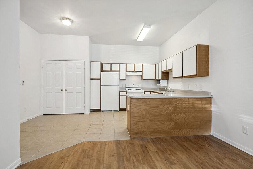 Building Photo - Fallbrook Ranch Apartments
