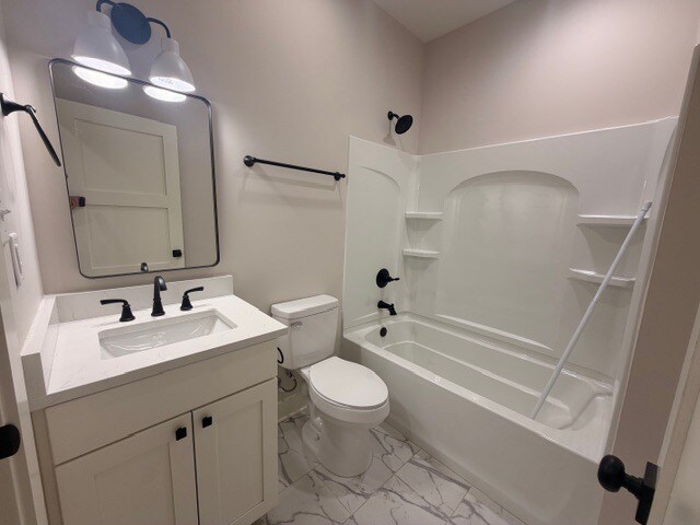 Building Photo - 14 Walnut St NE