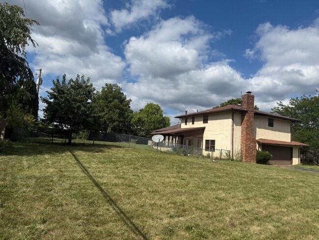 Building Photo - 1239 Bradshire Dr