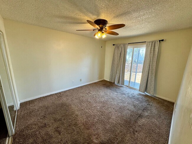 Building Photo - Nice 2 Bedroom Home with Large Backyard an...