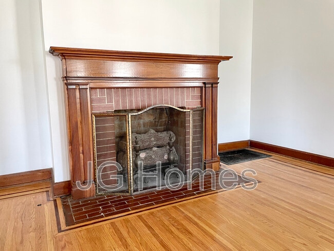 Building Photo - 1810 Cypress St