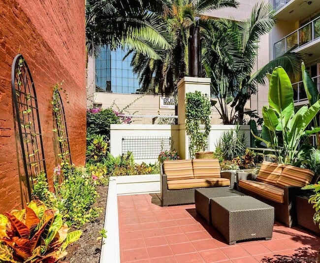 Building Photo - 1431 Pacific Hwy