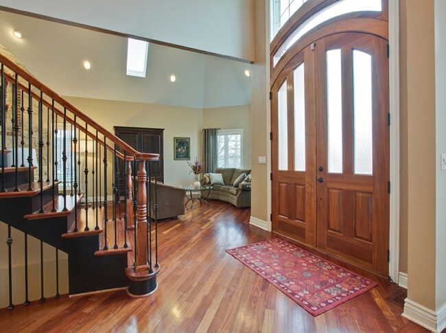Building Photo - 7229 Roxbury Ct