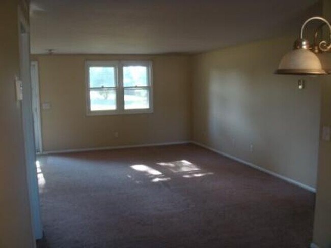 Building Photo - 1659 Hartzell Rd