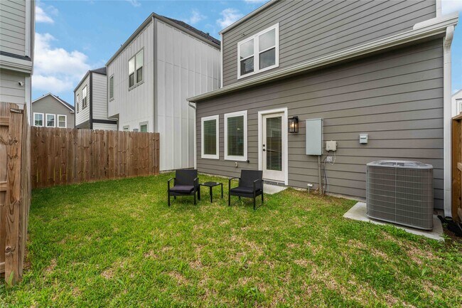 Building Photo - 417 Stonework Garden Ln